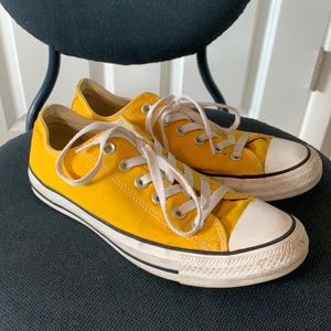 Yellow converse!